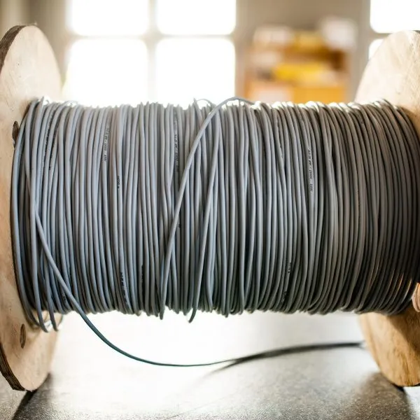 Bobina de cable en planta: carretes de tensión constante para cable