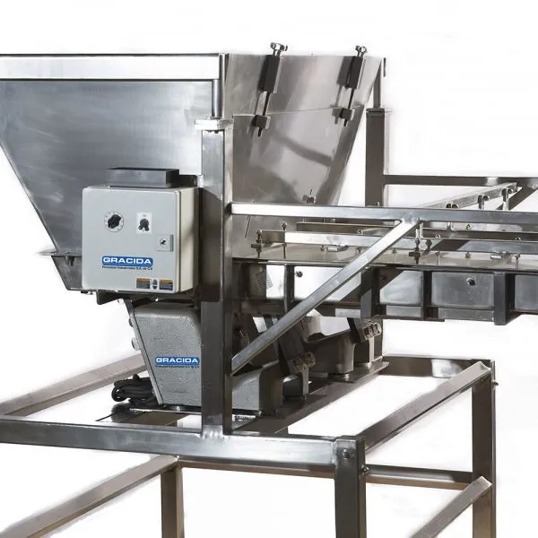 Separador de material con sistema de cribado vibratorio