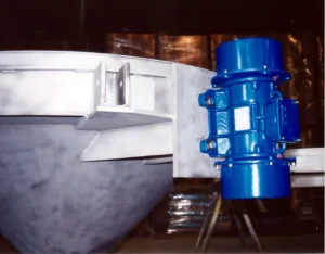 Vibrador electromecánico en activador de silo